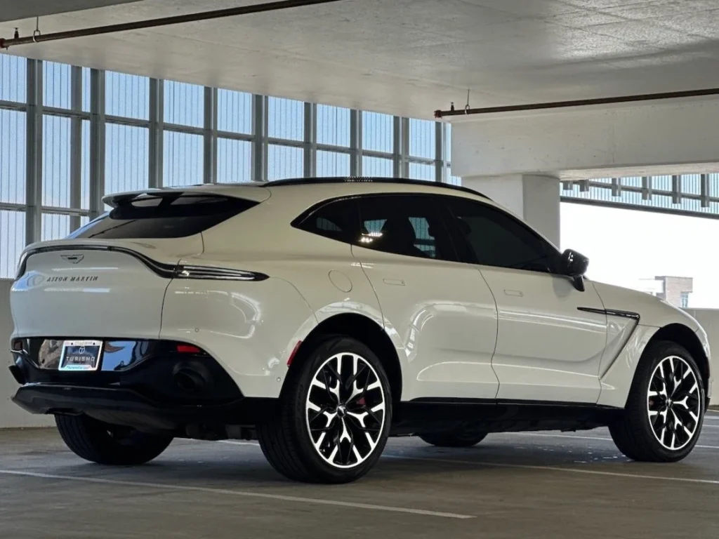 Aston Martin DBX